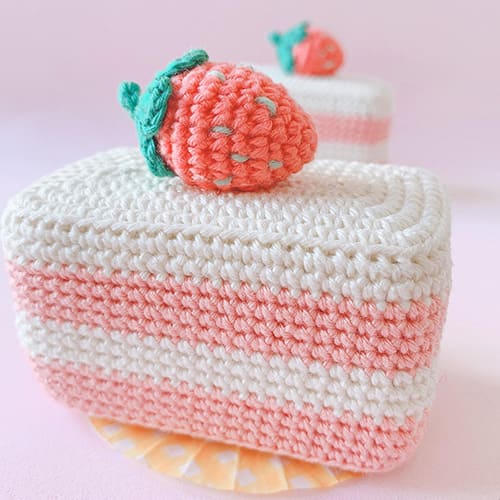 Strawberry Cake Crochet Free Amigurumi Patterns PDF