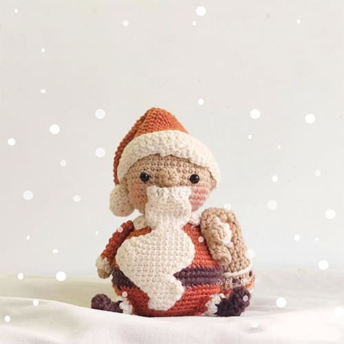 Crochet little santa nick free amigurumi pattern