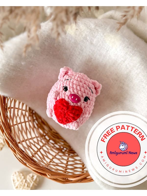 Free crochet valentine pig amigurumi pattern (2)