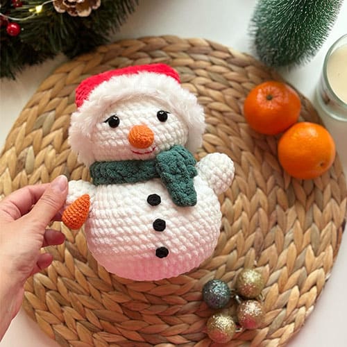 Free magical crochet amigurumi snowman pattern