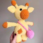 Gigi the crochet giraffe amigurumi free pattern