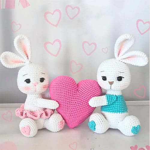 Free amigurumi crochet bunnies in love pattern