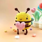 Valentine's Day Free amigurumi crochet bee pattern