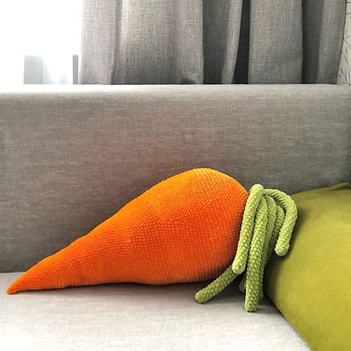 Big crochet carrot pillow free pattern