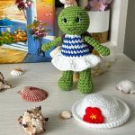 Summer crochet turtle with hat free amigurumi pattern