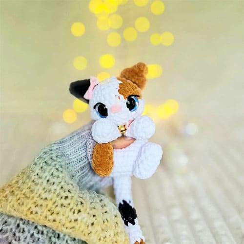 Clara the crochet cat amigurumi free pattern