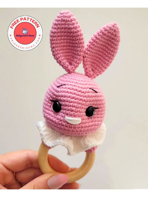 Crochet bunny baby rattle free amigurumi pattern (2)
