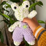 Crochet frog fergie free amigurumi pattern