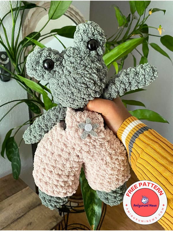 Crochet frog fergie free amigurumi pattern (3)