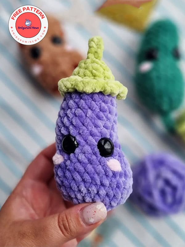 Free crochet eggplant amigurumi pattern (2)