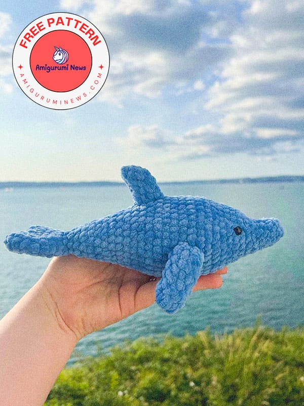 Free mini crochet dolphin amigurumi pattern (2)