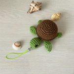 Free sea turtle keychain crochet pattern