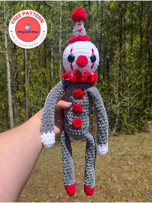 Plushie crochet clown doll free amigurumi pattern (2)