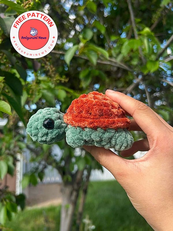 Tiny No-Sew crochet turtle free amigurumi pattern (2)
