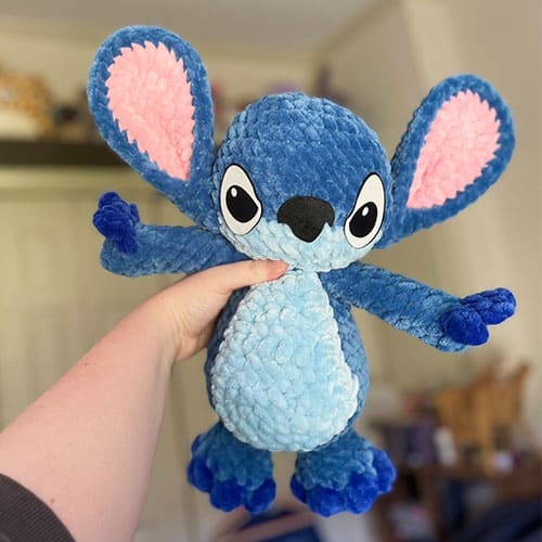 Amigurumi blue alien stitch free crochet pattern