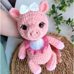 Crochet-pig-with-apron-free-amigurumi-pattern