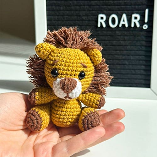 Fluffy mane little crochet lion free amigurumi pattern