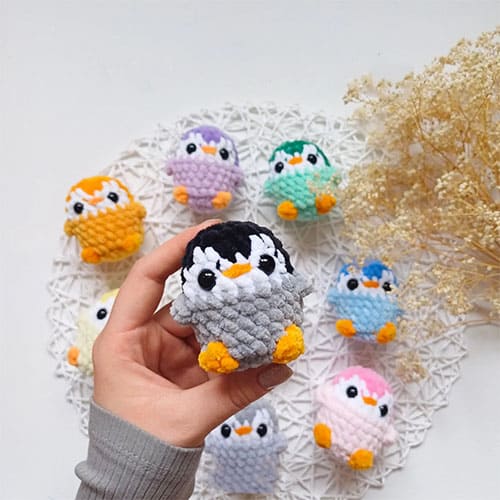 Pocket-size-crochet-penguin-free-amigurumi-pattern