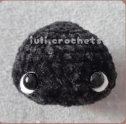 crochet-cat-keychain-head-in-black