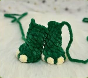 crochet-dino-plush-arms