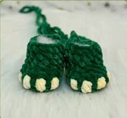 crochet-dino-plush-legs