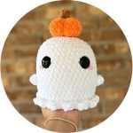 Crochet ghost with pumpkin pattern