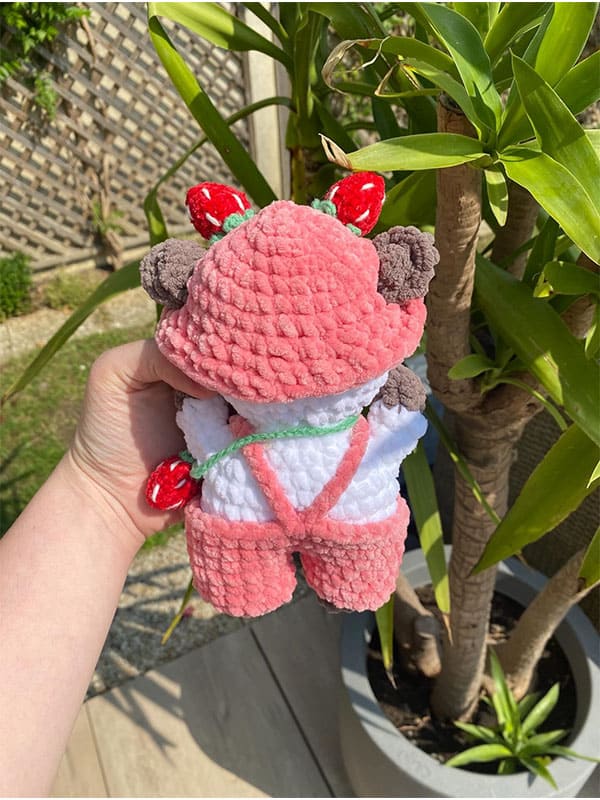 crochet-strawberry-cow-plush-pattern-free-pdf (3)