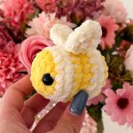 mini-crochet-bee-pattern-for-beginners