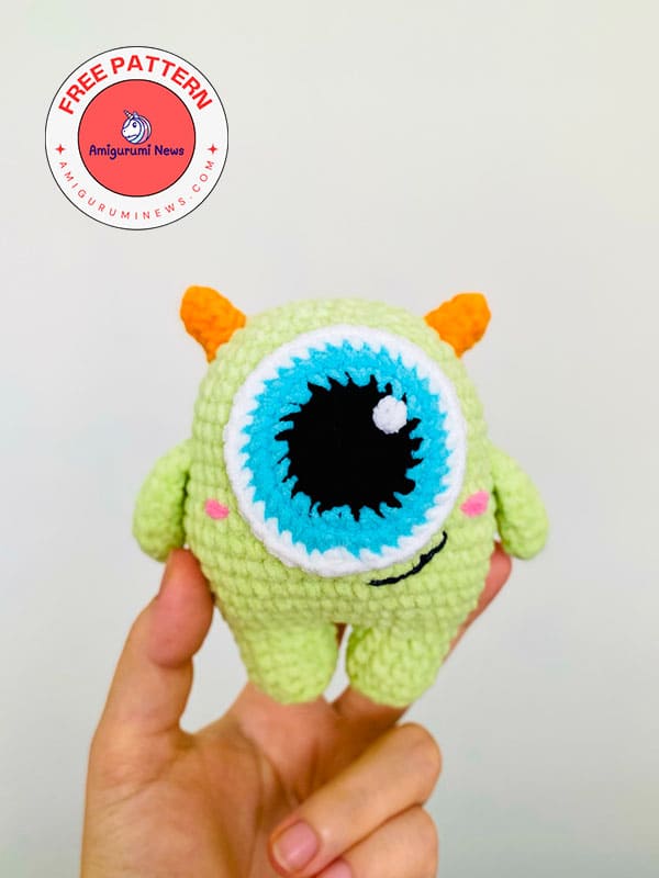 Crochet green monster free amigurumi pattern (2)