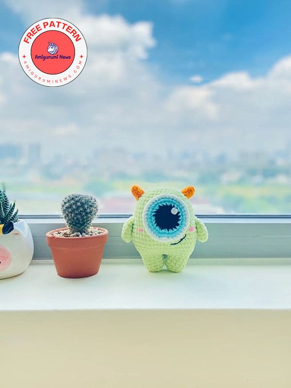Crochet green monster free amigurumi pattern (3)