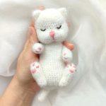 Crochet sleepy kitten free amigurumi pattern