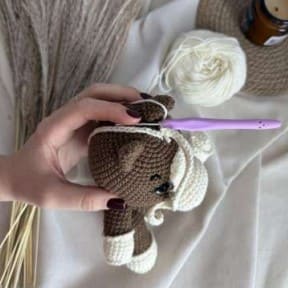 milka-crochet-horse-hair