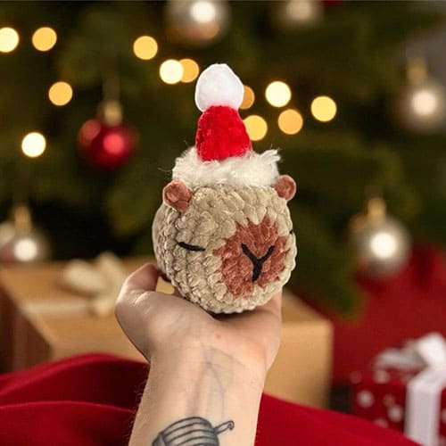 Simple christmas crochet capybara free pattern