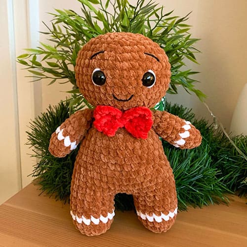 Small plush amigurumi gingerbread man free pattern (1)