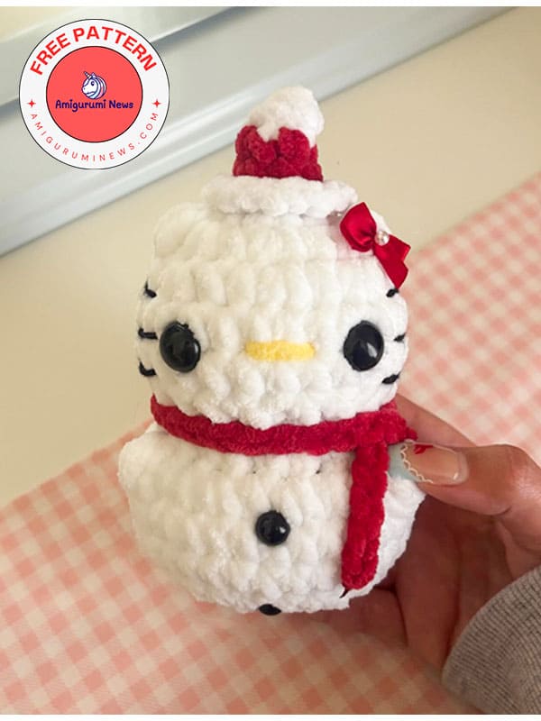 Easy crochet hello kitty snowman keychain free amigurumi pattern (2)