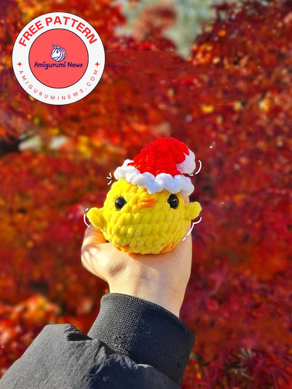 Holly the christmas crochet duck keychain free pattern (2)