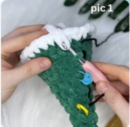 crochet-christmas-tree-tinsel