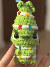 crochet-grinch-ornament-christmas-lights-2