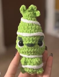 crochet-grinch-ornament-christmas-lights