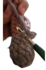 crochet-snowman-mittens-arms-3