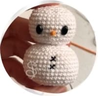 snowy-crochet-snowman-buttons
