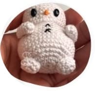 snowy-crochet-snowman-legs