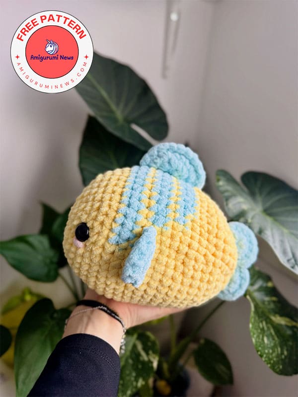 Free chunky simple crochet clownfish plush pattern-2