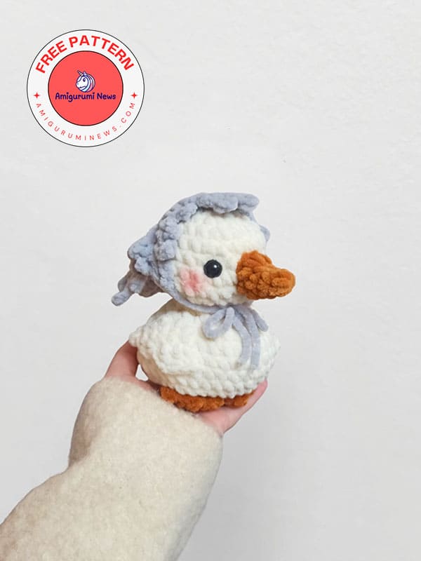 Little miss crochet duck free amigurumi pattern (2)