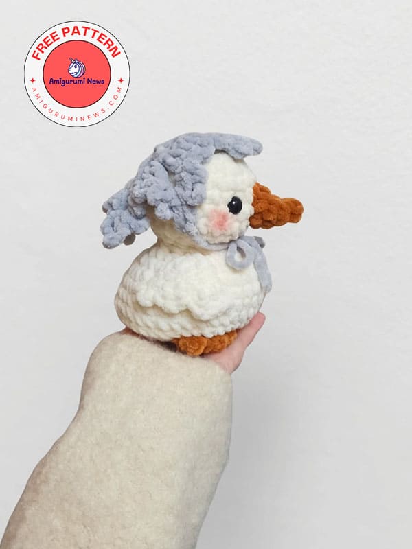Little miss crochet duck free amigurumi pattern (3)