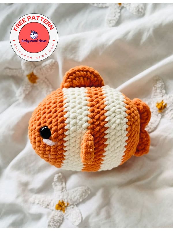 Simple crochet clownfish plush pattern