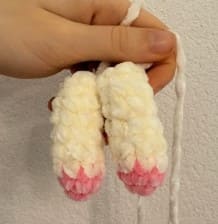 pink-amigurumi-cat-arms