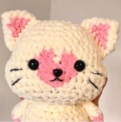 pink-crochet-cat-head